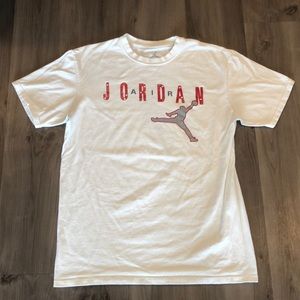 Mens Air Jordan shirt. Size large. Great condition. Lightly used.